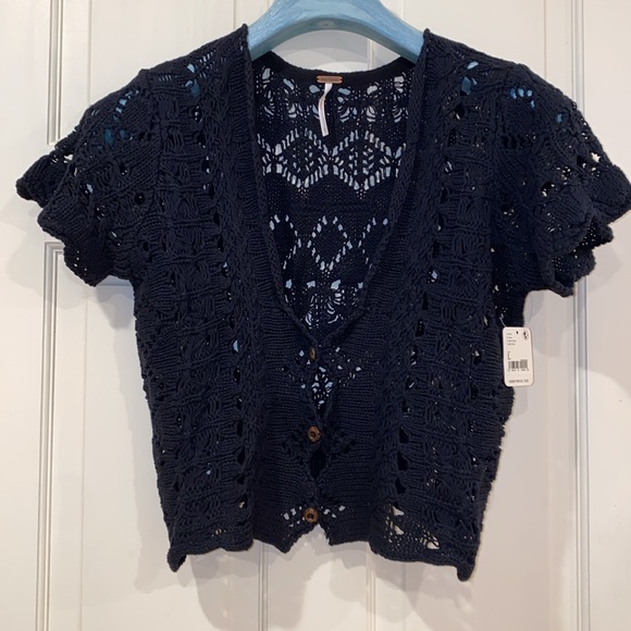 NWT x REVOLVE Jilly Free People Large Crocheted Cropped Cardigan Button Sweater - Picture 6 of 15